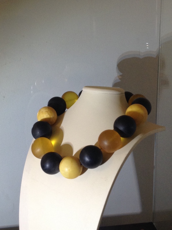 Милая сердцу Божедомка. "Парк янтарного периода". ч.6. (Продолжение). Изделия и украшения из янтаря