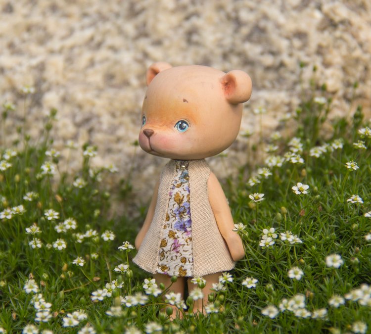 Мишка девочка с глазами из самого синего льда (вырезана из кедра, пахнет медом) (фото 5)