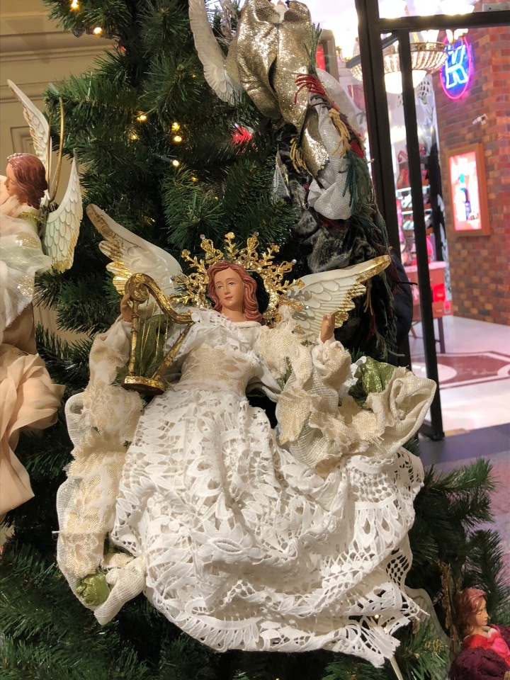 Москва предновогодняя... выставка новогодних елок в ГУМе - очень красиво