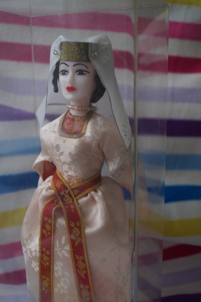 Помните, в детстве были такие игрушки, которые стояли в серванте и на них можно было только смотреть (фото 7)