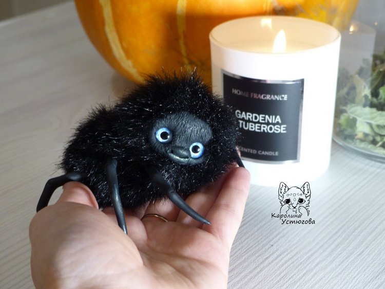 Halloween и маленькие паучки