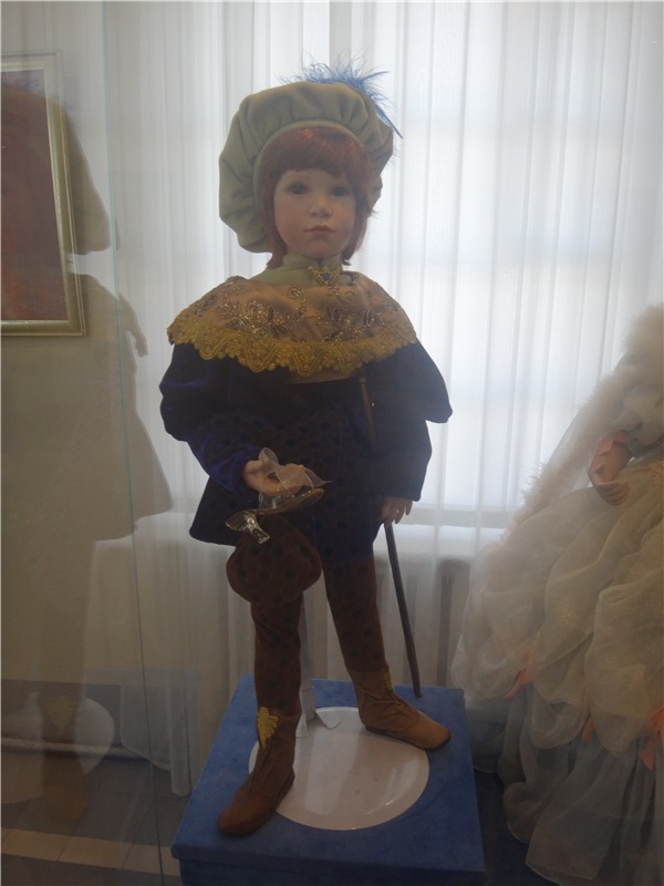 Выставка " Лабиринты кукольной жизни"