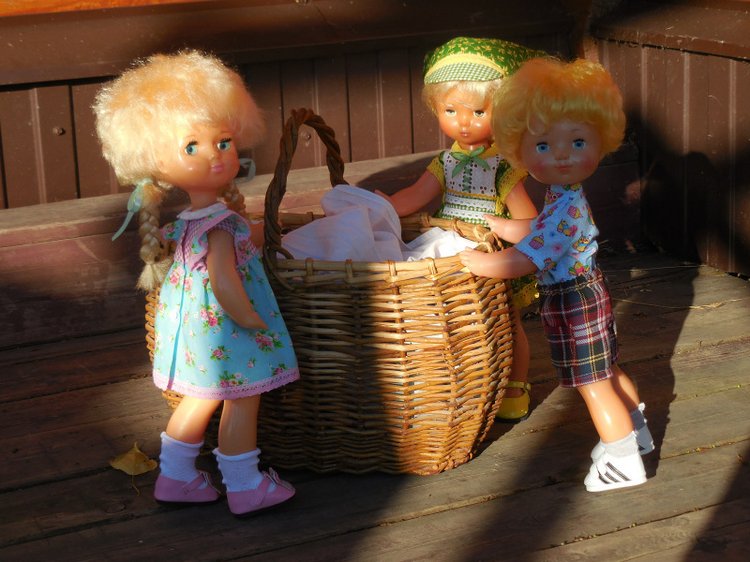 Маленькая история в картинках про друзей или мой не богатый опыт рисовок и пошива одежды для советских кукол (фото 8)