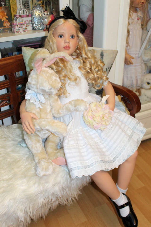 Алиса из Страны Чудес и ее кролик