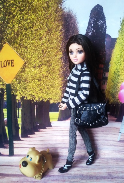 Кукла с красивыми глазами