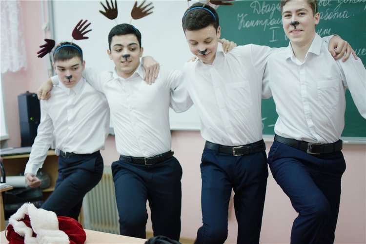 "...мир черно-белый весь разрисуют чудаки!"