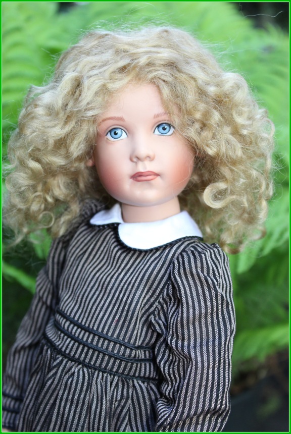 Sonja гуляет в саду. Коллекционная кукла от Helen Kish