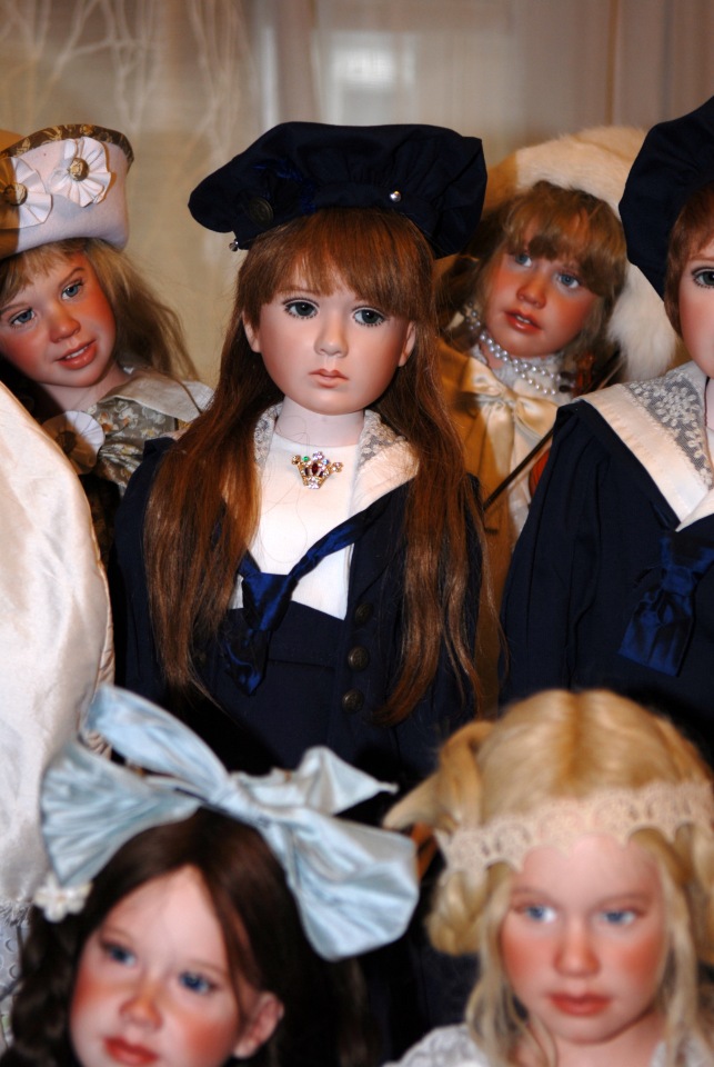 История о том, как я поставила кукол в витрину. Проект "За стеклом"