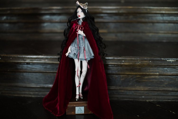 Девушка с татуировкой павлина и Красная Шапочка - фарфоровые куклы | Бэйбики Девушка с татуировкой павлина и Красная Шапочка - фарфоровые куклы