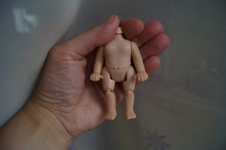 Вторая выписка октября. Машенька здорова. Кукла из лужи стала милашкой. Коровка замычала. Как поставить Лолочку на ножки,