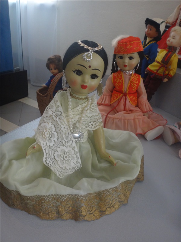 Выставка " Лабиринты кукольной жизни"