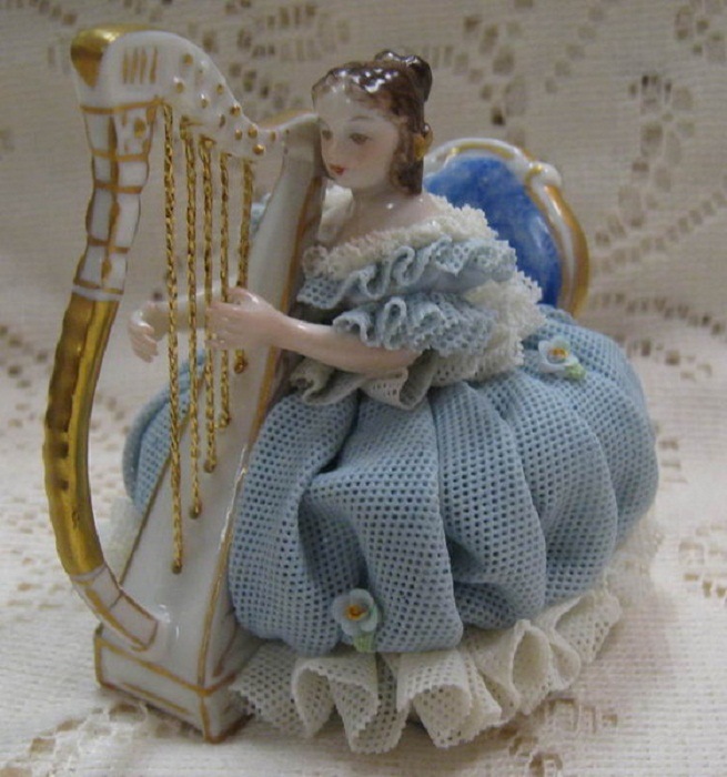 Дрезденские «кружевницы»: В чём секрет фарфоровых статуэток, которые словно одеты в изящные наряды