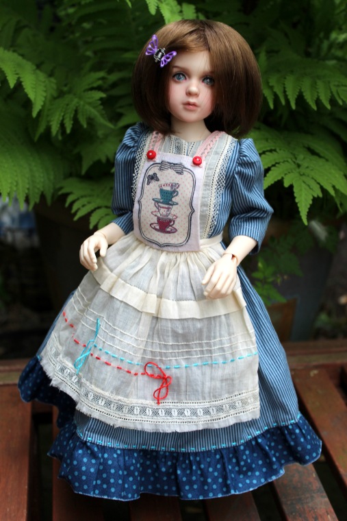 Розочка в образе Алисы. Домашнее видео