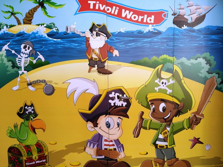 Тайна моего имени. Часть девятая. Испания, Бенальмадена, Парк Тиволи. Лесли путает все планы