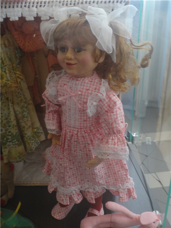 Выставка " Лабиринты кукольной жизни"