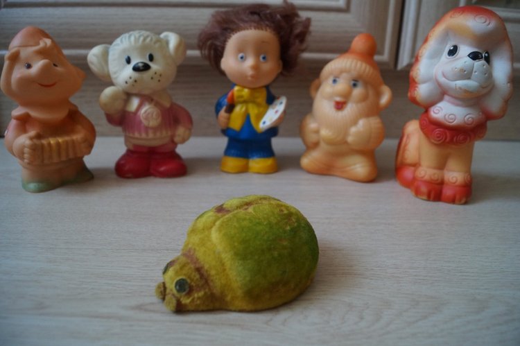 Коробка советских игрушек из бабушкиного дома