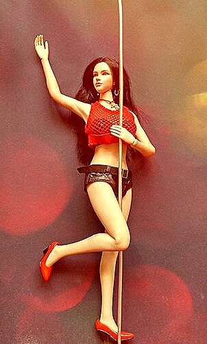 У пилона — Игровые куклы разных производителей (Разное): редкие бренды (фото 2)