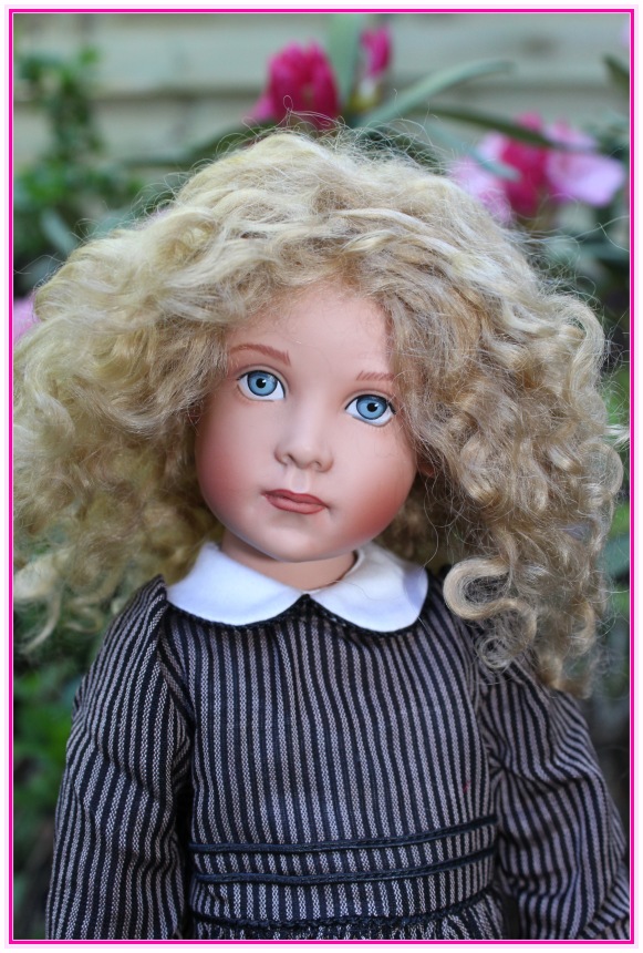 Sonja гуляет в саду. Коллекционная кукла от Helen Kish