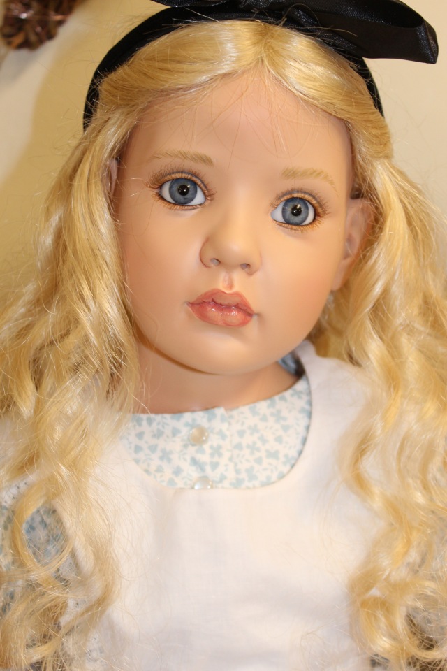 Встреча коллекционеров в магазине. Выбор кукол из новой коллекции Гюнзел. Часть первая - Алиса. ОПРОСНИК