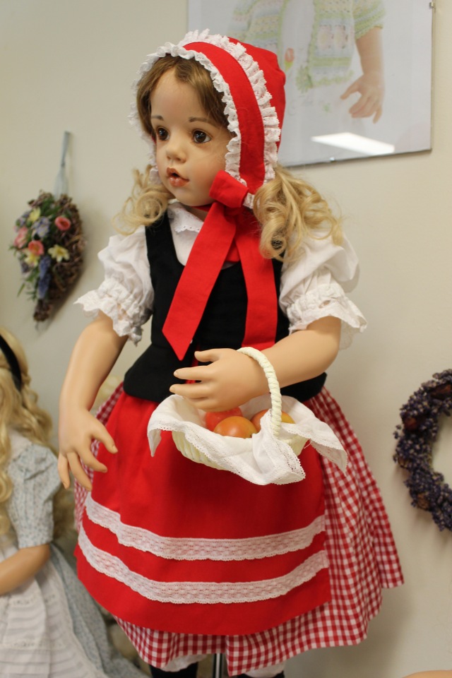 Летняя встреча в магазине и выбор кукол. Часть вторая - Красная шапочка. ОПРОСНИК (фото 6)