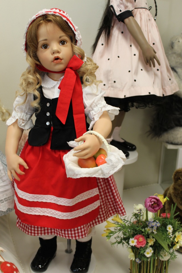 Летняя встреча в магазине и выбор кукол. Часть вторая - Красная шапочка. ОПРОСНИК