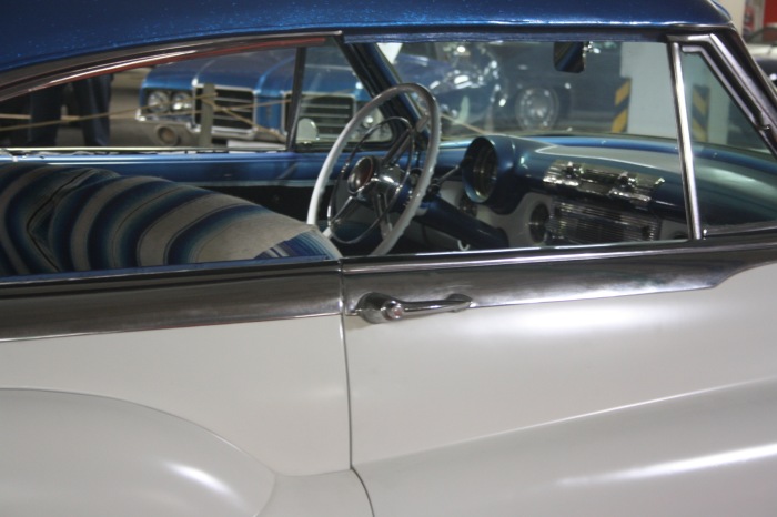 Петербург: выставка ретро автомобилей