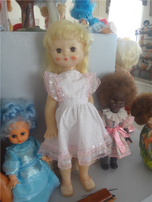 Выставка " Лабиринты кукольной жизни"