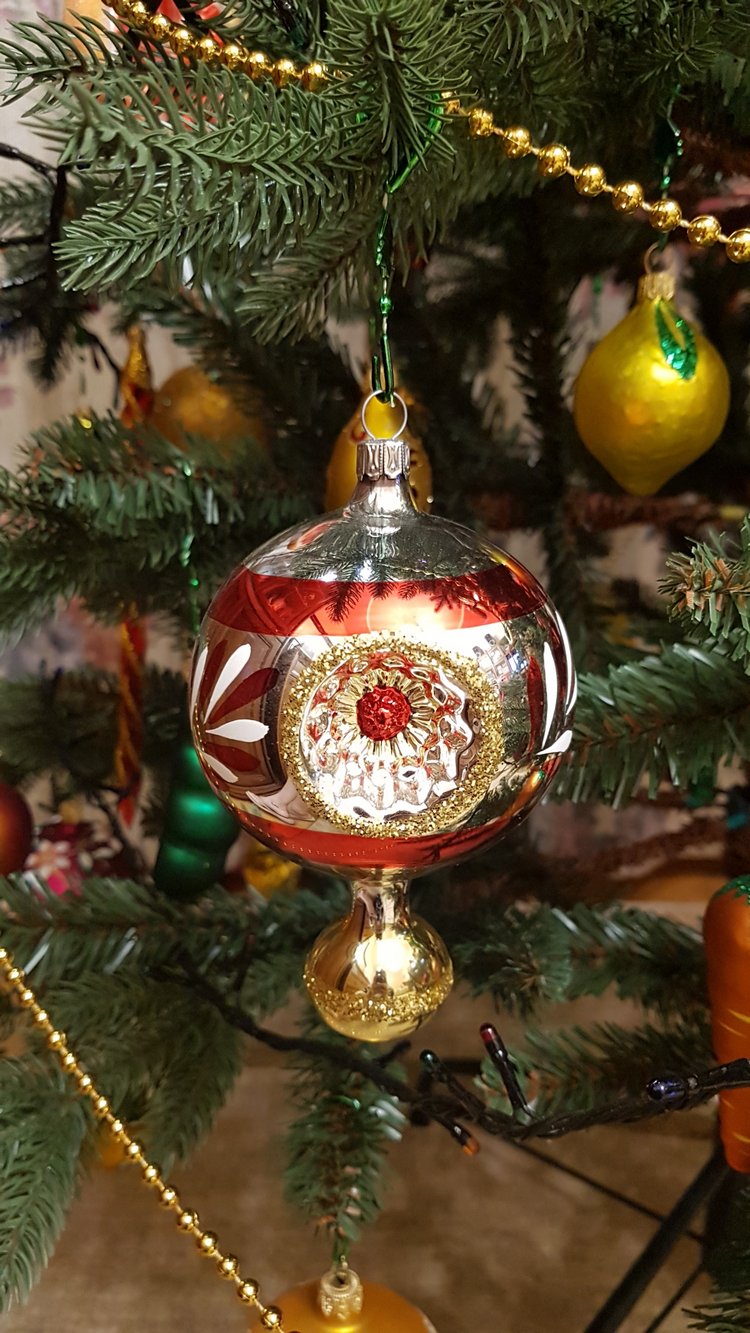 В степи родилась ёлочка, в жару она росла