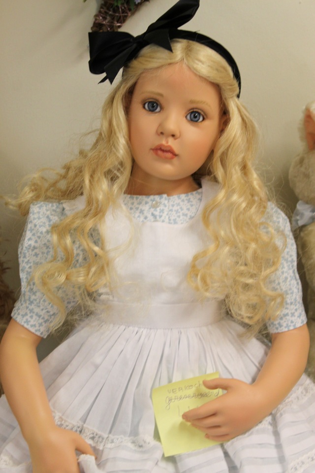 Встреча коллекционеров в магазине. Выбор кукол из новой коллекции Гюнзел. Часть первая - Алиса. ОПРОСНИК