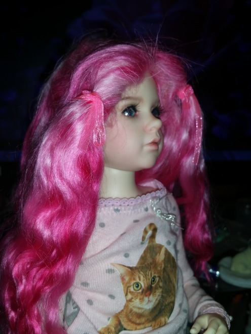 В поисках образа. Розочка примеряет парички. Опросник