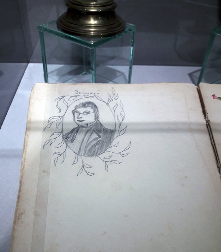 Выставка "Узоры свадьбы кружевной". Зал 1 (фото 9)