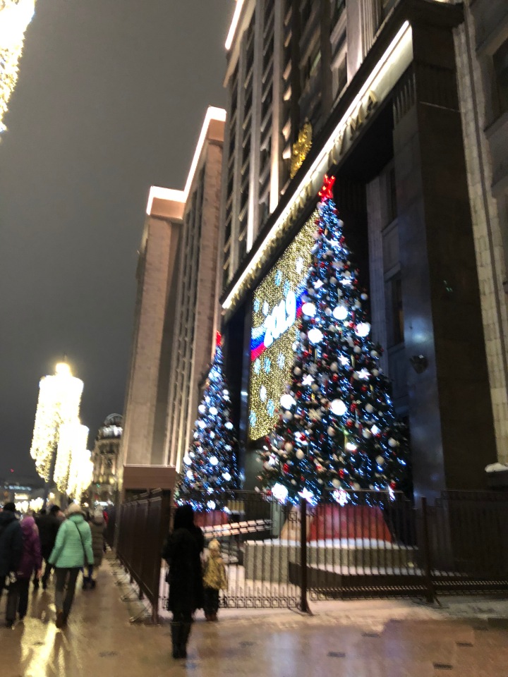 Москва предновогодняя... выставка новогодних елок в ГУМе - очень красиво