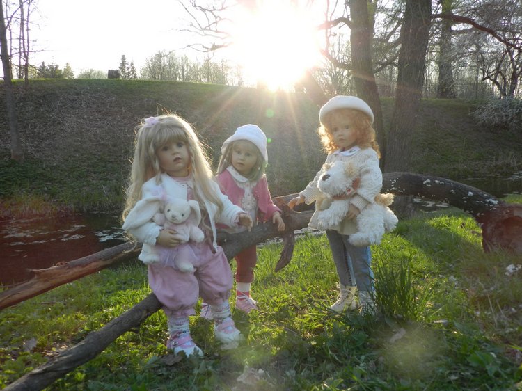 Прогулка подружек тёплым вечерком