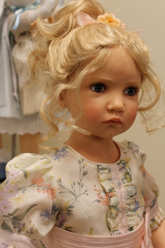 Рождественская встреча в магазине/клубе коллекционных кукол