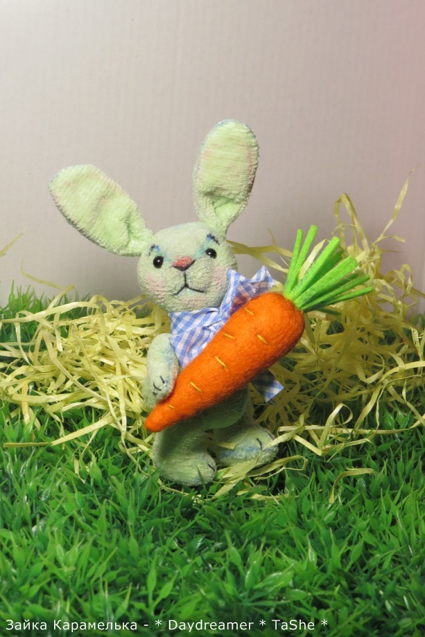 Зайка цвета свежего салата по имени Карамелька