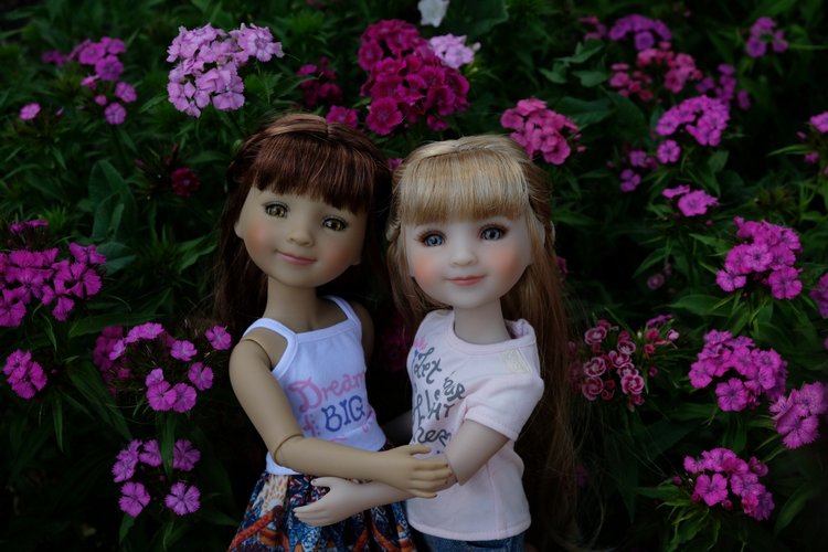 Прогулки с Сарой и Беллой RubiRed Galleria/Effner