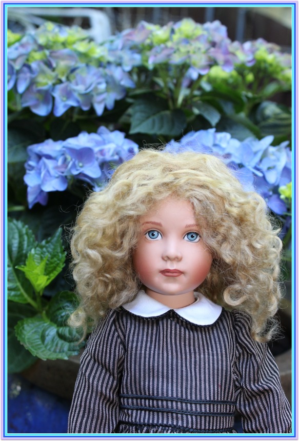 Sonja гуляет в саду. Коллекционная кукла от Helen Kish