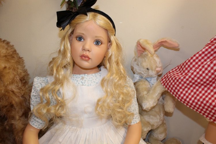 Встреча коллекционеров в магазине. Выбор кукол из новой коллекции Гюнзел. Часть первая - Алиса. ОПРОСНИК