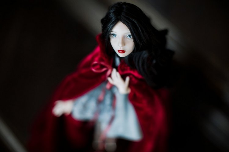 Девушка с татуировкой павлина и Красная Шапочка - фарфоровые куклы | Бэйбики Девушка с татуировкой павлина и Красная Шапочка - фарфоровые куклы