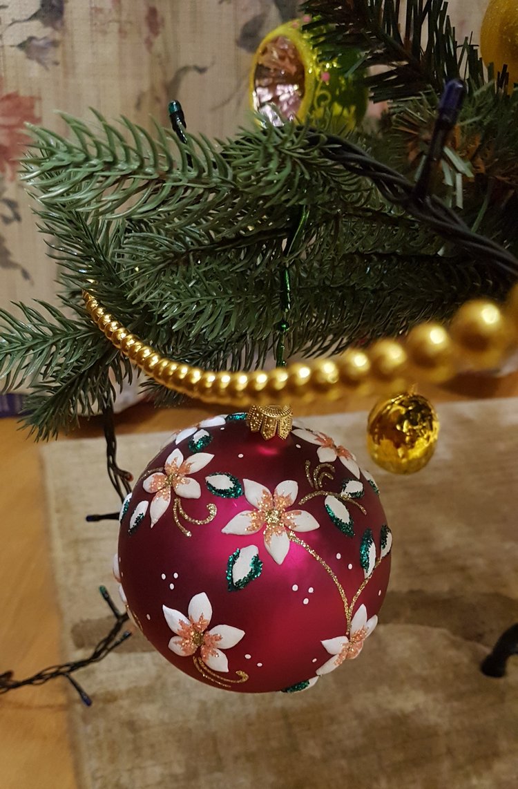 В степи родилась ёлочка, в жару она росла