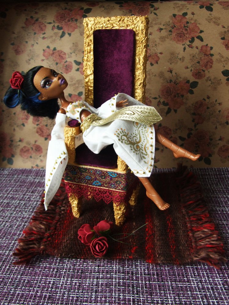 У ног царицы Розы — Мебель для кукол и домиков: фото (фото 9)