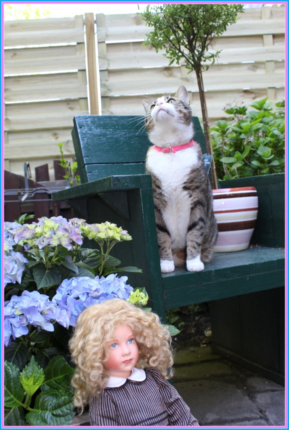 Sonja гуляет в саду. Коллекционная кукла от Helen Kish