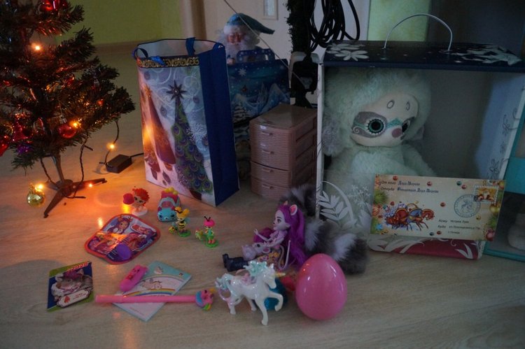 Верите ли вы в деда Мороза? Подарки под ёлочкой, их ждали (фото 4)