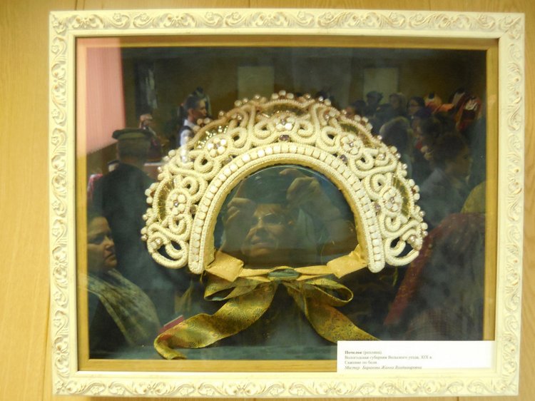 "Девки, жонки и кукольные наряжонки"