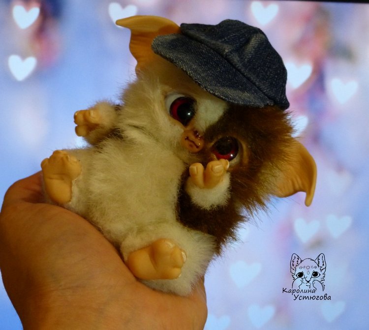 Могвайчик Гизмо в комбинезоне