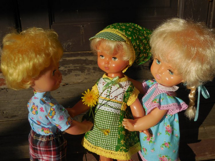 Маленькая история в картинках про друзей или мой не богатый опыт рисовок и пошива одежды для советских кукол