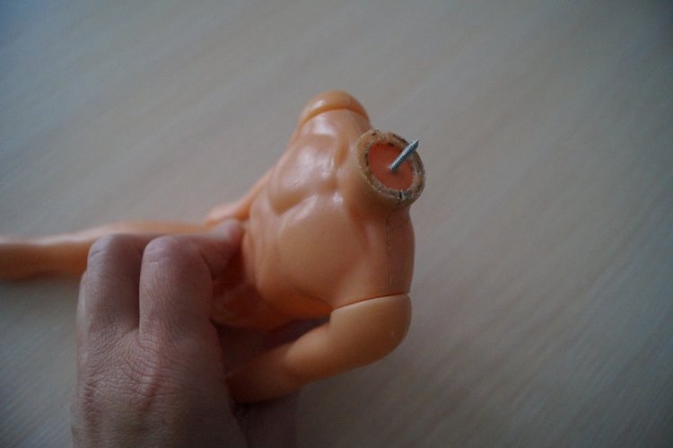 Третья выписка декабря. Ещё одна ёлочка здорова! Как починить шейное крепление кукломужчины (мои ошибки и способы их