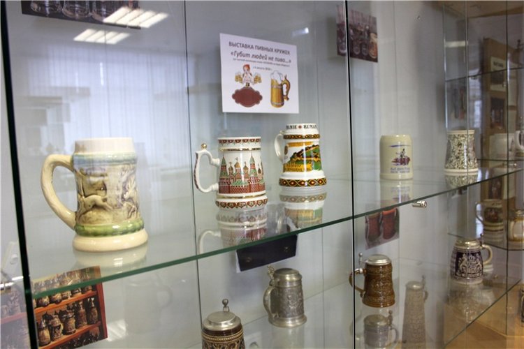 Выставка "Хрупкий мир фарфора", Старицкий краеведческий музей