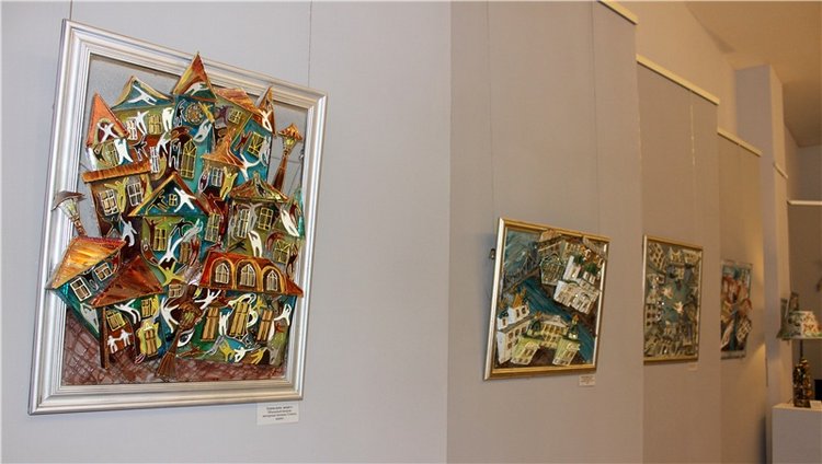 Выставка "Стекляндия" Елены Буровой в Твери