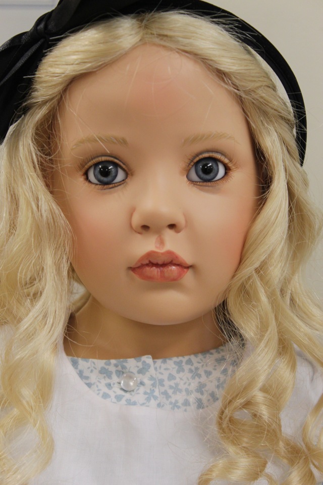 Встреча коллекционеров в магазине. Выбор кукол из новой коллекции Гюнзел. Часть первая - Алиса. ОПРОСНИК